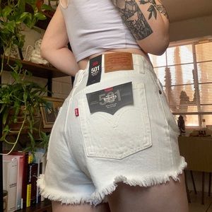 LEVIS 501 MID RISE SHORTS NWT